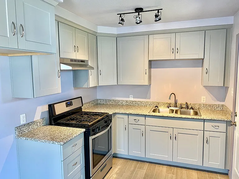 709 E Steed Dr — Photo 7