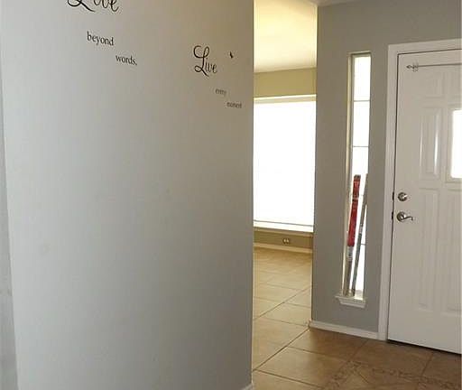 3rd image of 202 Mesquite Cir