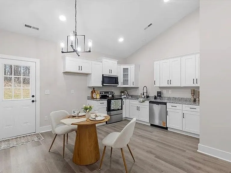 5009 Page St — Photo 3