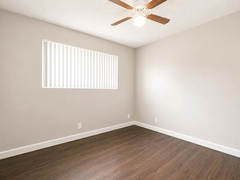 325 Stillman Ave #D — Photo 4
