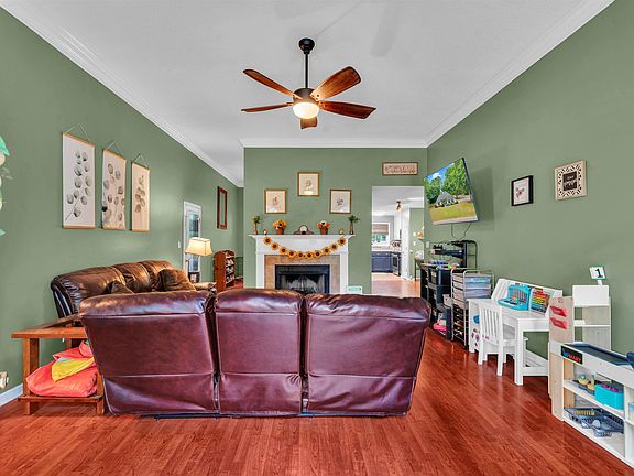 3rd image of 216 Shane Cir