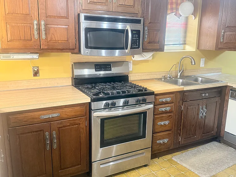 48 Elissa Ln #1 — Photo 15