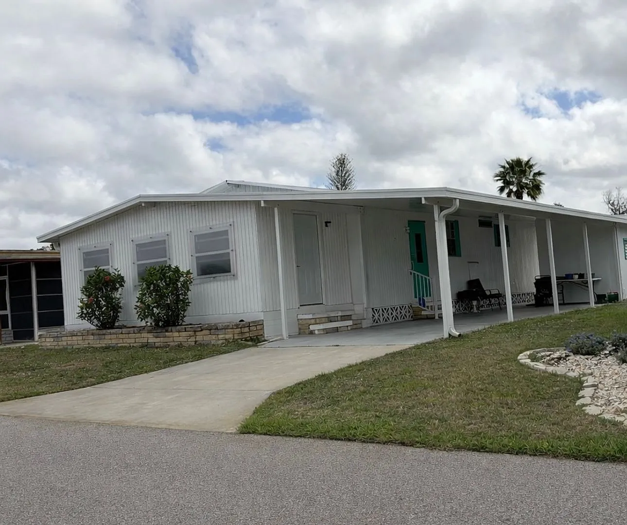 Over 55 Community 2 Bedroom 2 Bathroom W/ Lanai — Photo 2