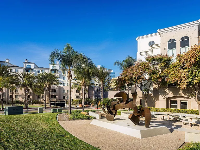 La Jolla Crossroads Apartments — Photo 18