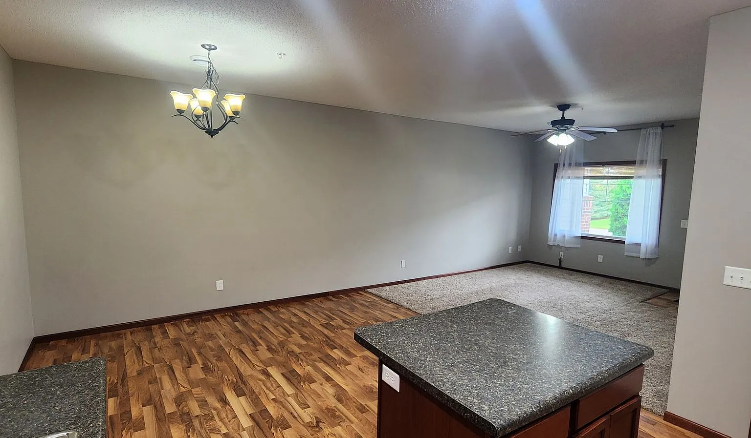 Beautiful 3 Bed Town Home for Rent — Photo 3