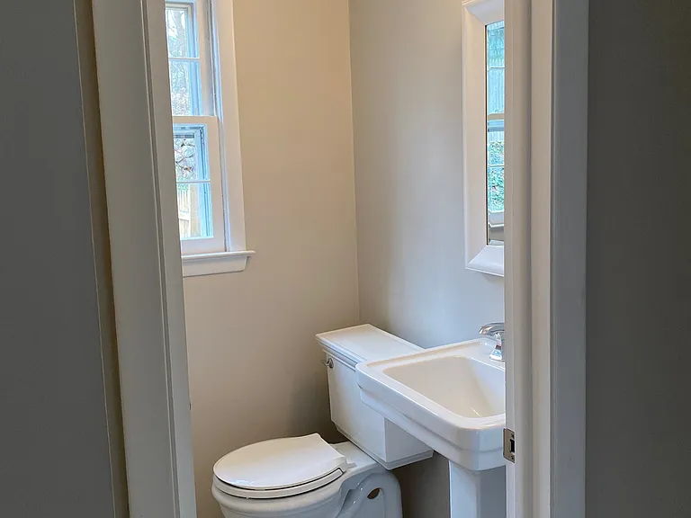 135 Millport Ave — Photo 5