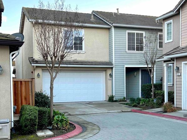 8252 Crystal Walk Cir
