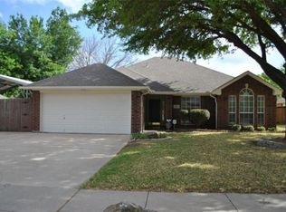 352 Meador Ln, Burleson, TX 76028
