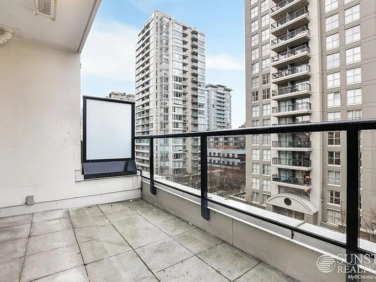 988 Richards St #706 — Photo 13