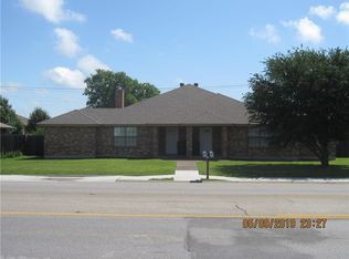 204 N Nolan River Rd, Cleburne, TX 76033