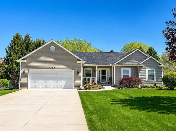 9128 Walnut Grove Dr NE, Rockford, MI 49341
