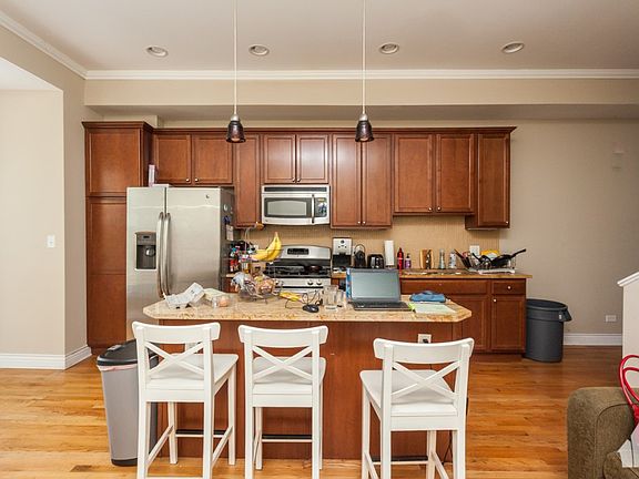 5th image of 3154 S Prairie Ave #2