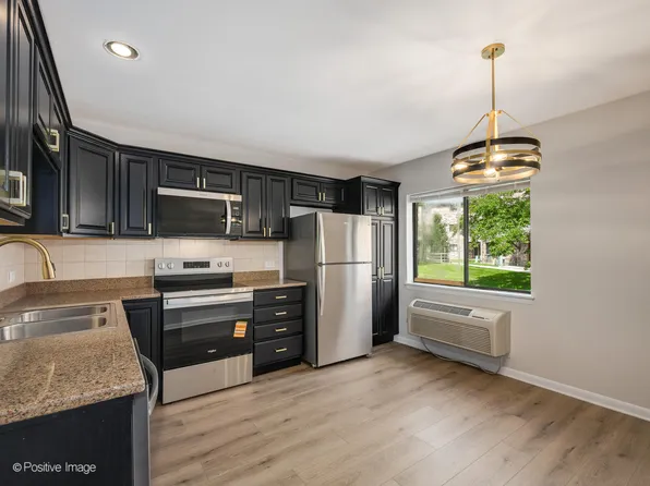 2247 Nichols Rd APT A, Arlington Heights, IL 60004