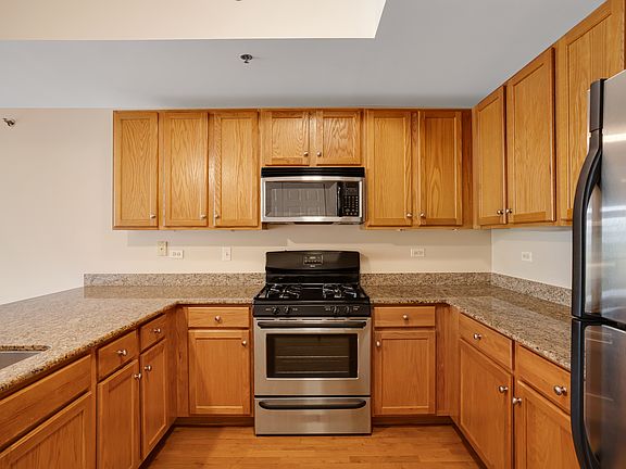 3rd image of 6400 N Northwest Hwy APT 303