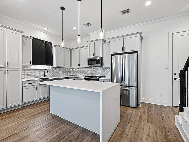 7314 Avenue L — Photo 4