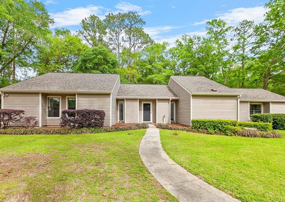 1st image of 409 Live Oak Ln