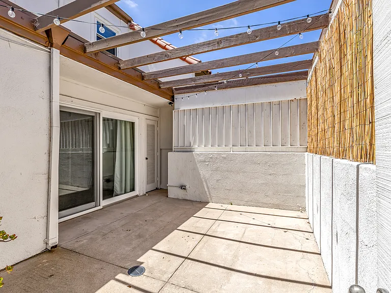 721 Calle Los Olivos — Photo 18