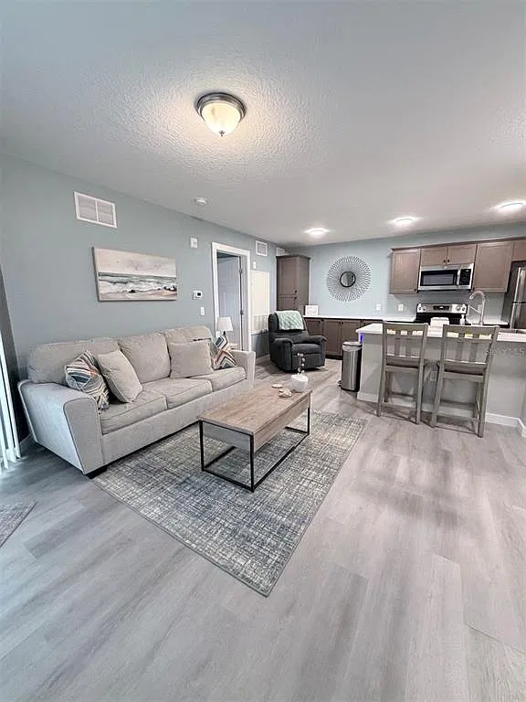 1 bed, 1.0 bath, 648 sqft, $1,500 — Photo 2