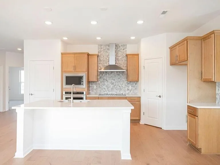 3807 Lantern Ln — Photo 2
