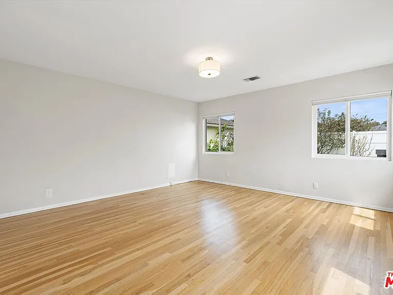 8348 Reading Ave — Photo 13
