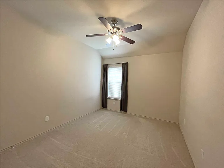524 Cameron Cv — Photo 10