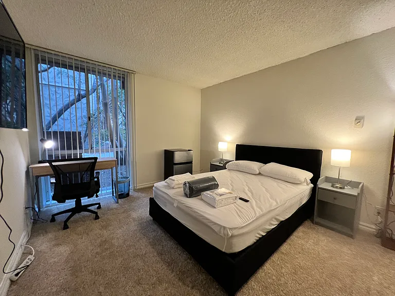 6425 Green Valley Cir — Photo 24