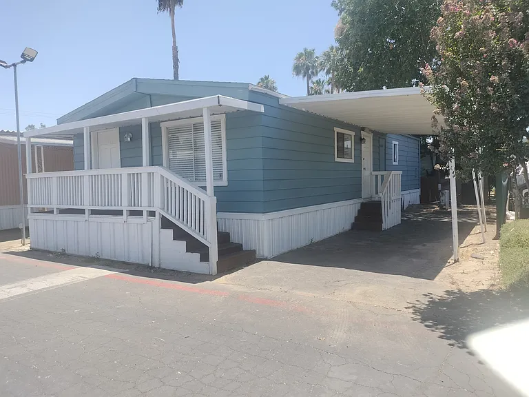 65 Sylvia St — Photo 2