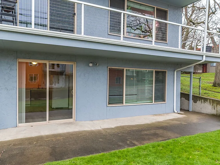 0110-1080 SE City Beach — Photo 14