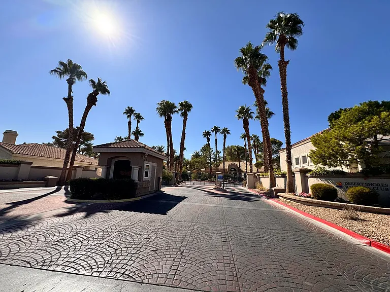 2544 Golden Sands Dr — Photo 23