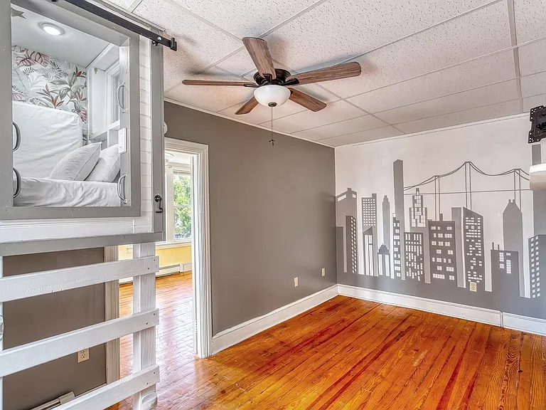 42 E Locust St — Photo 13