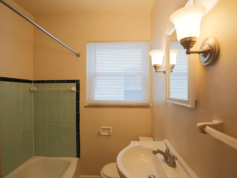1626 W 3rd Ave #C — Photo 10