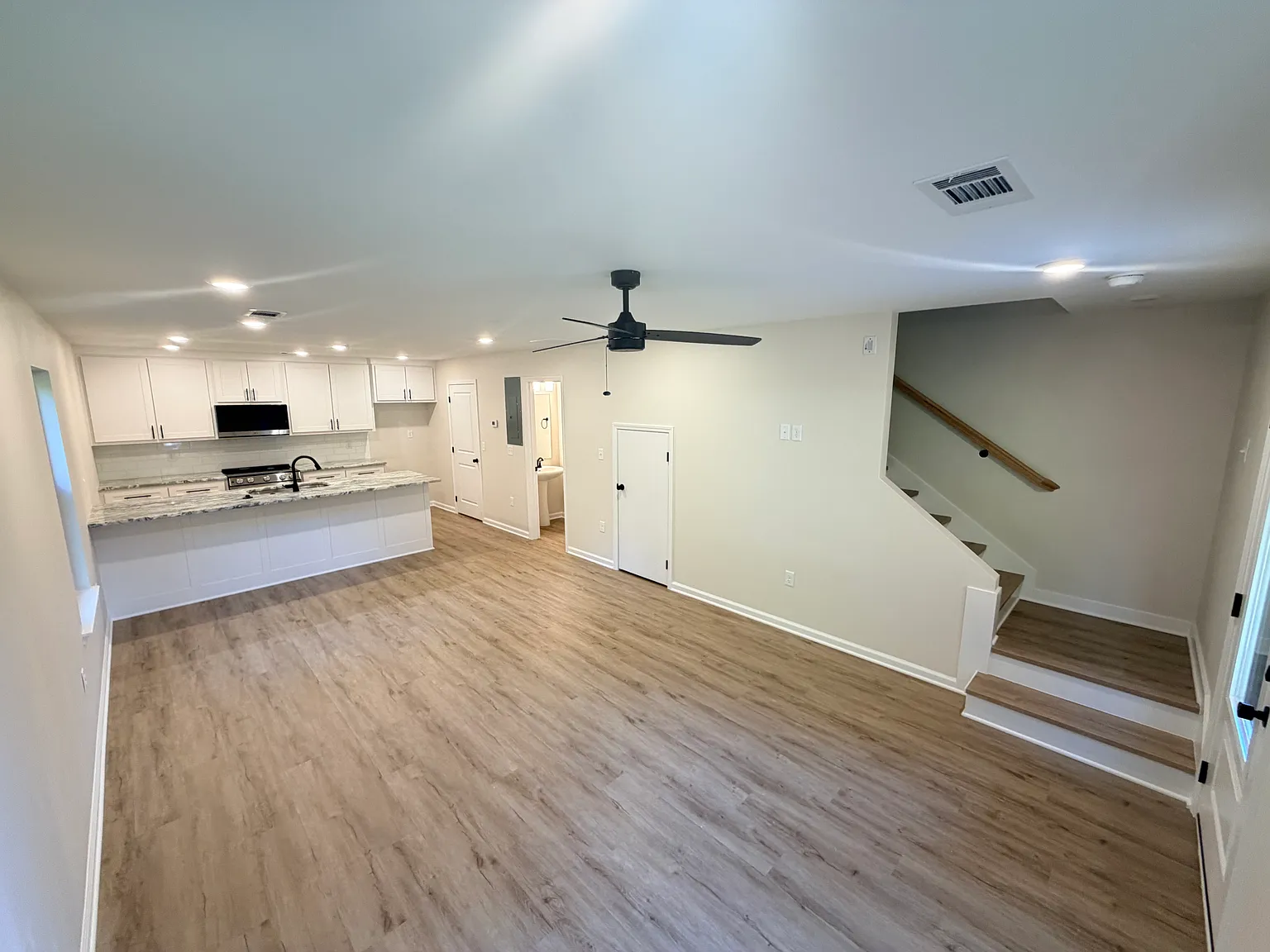 2 bed, 1.5 bath, 1010 sqft, $1,500 — Photo 3