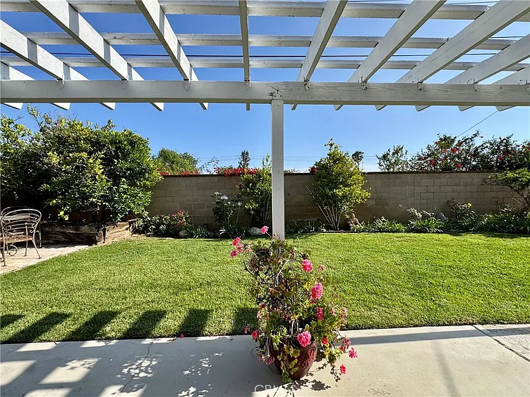 18572 Avolinda Dr — Photo 56
