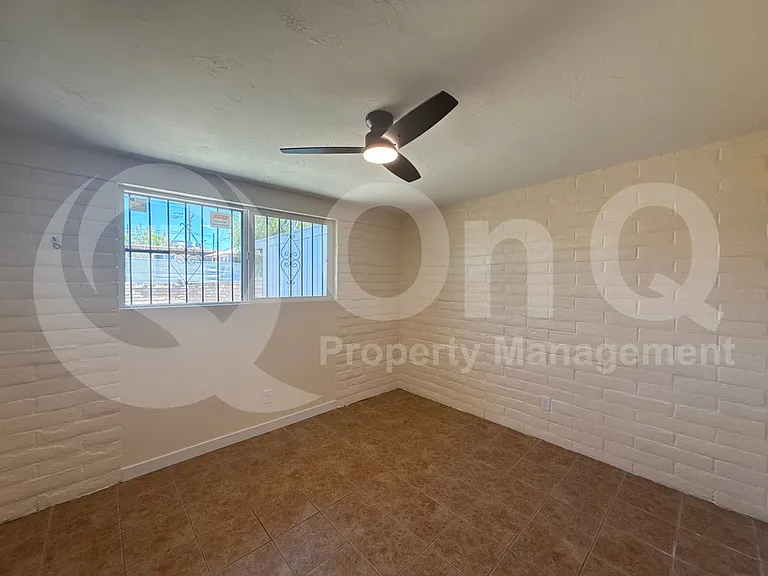 1846 W Caravelle Rd — Photo 14