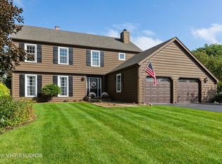 6306 Hidden Oak Dr, Crystal Lake, IL 60012