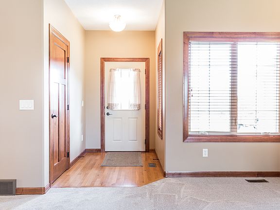 4th image of 8109 S Seven Oaks Dr