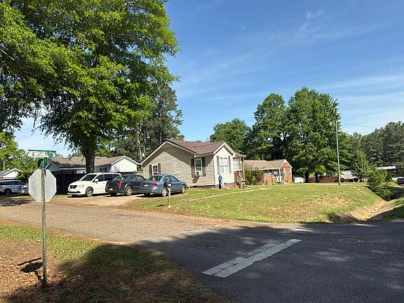 3rd image of 2904 Newburg Rd