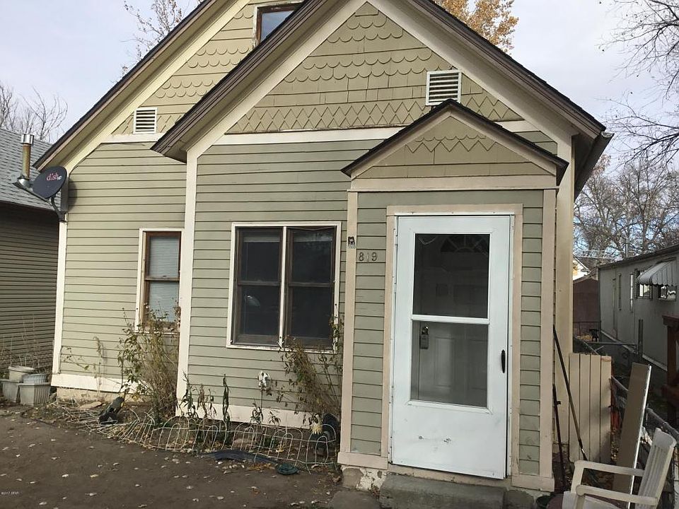 1st image of 819 6th Ave N