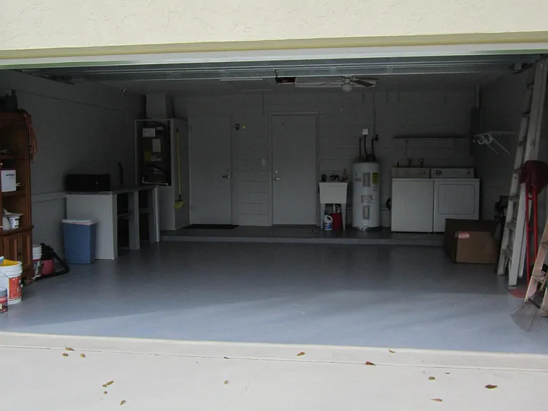 Travelers Palm Dr — Photo 2