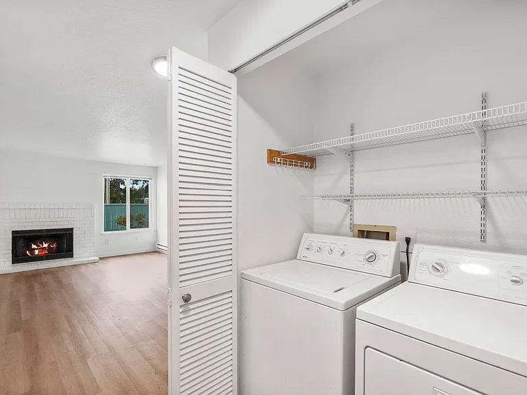 Oak Park Apartments — Photo 31