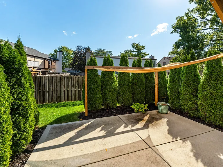 Private concrete back patio w/ shade awning