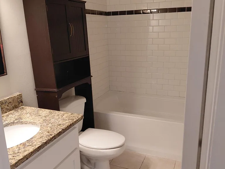 728 Harbor Ln — Photo 9
