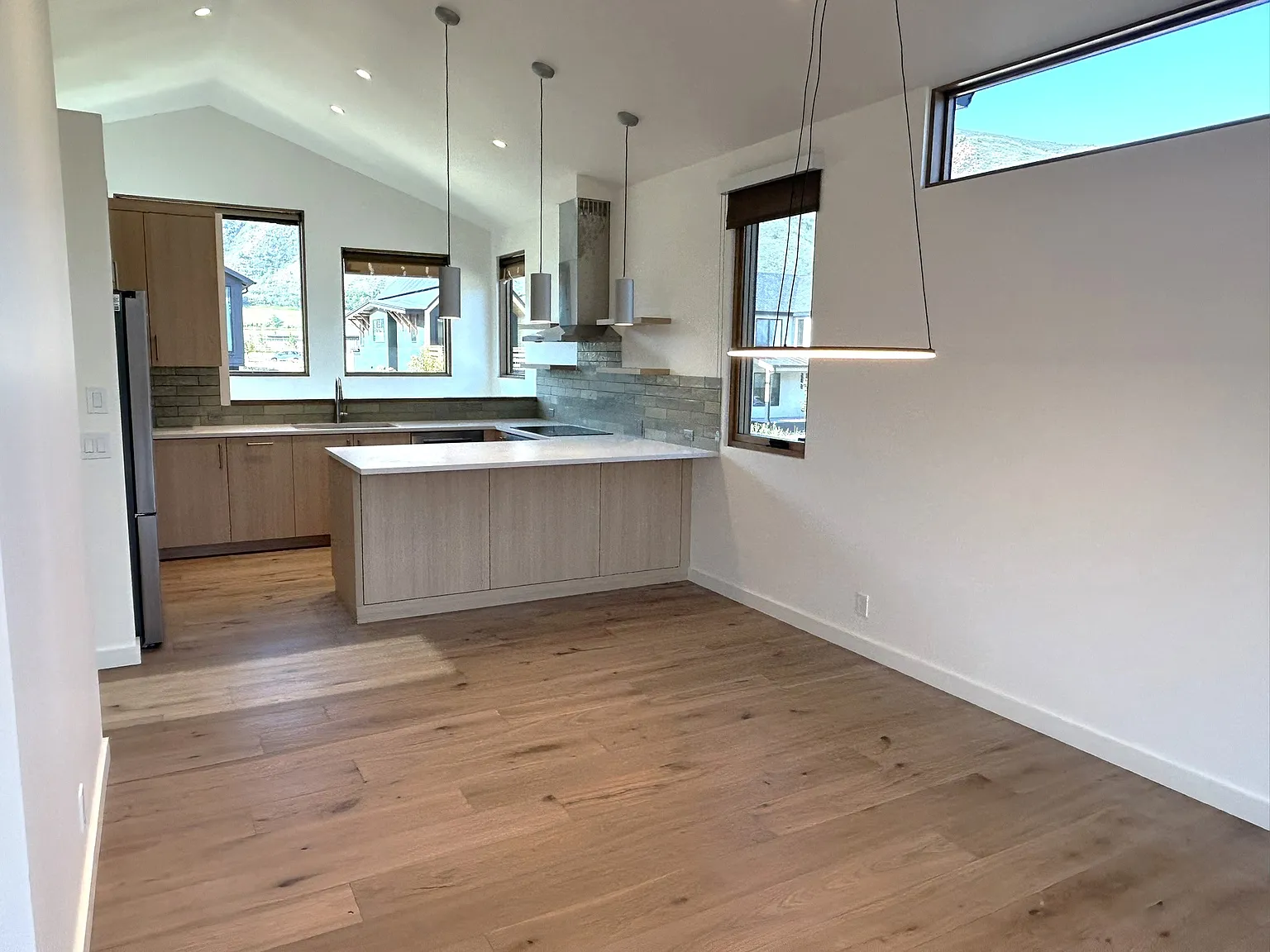 2 bed, 2.5 bath, 1433 sqft, $5,500 — Photo 3
