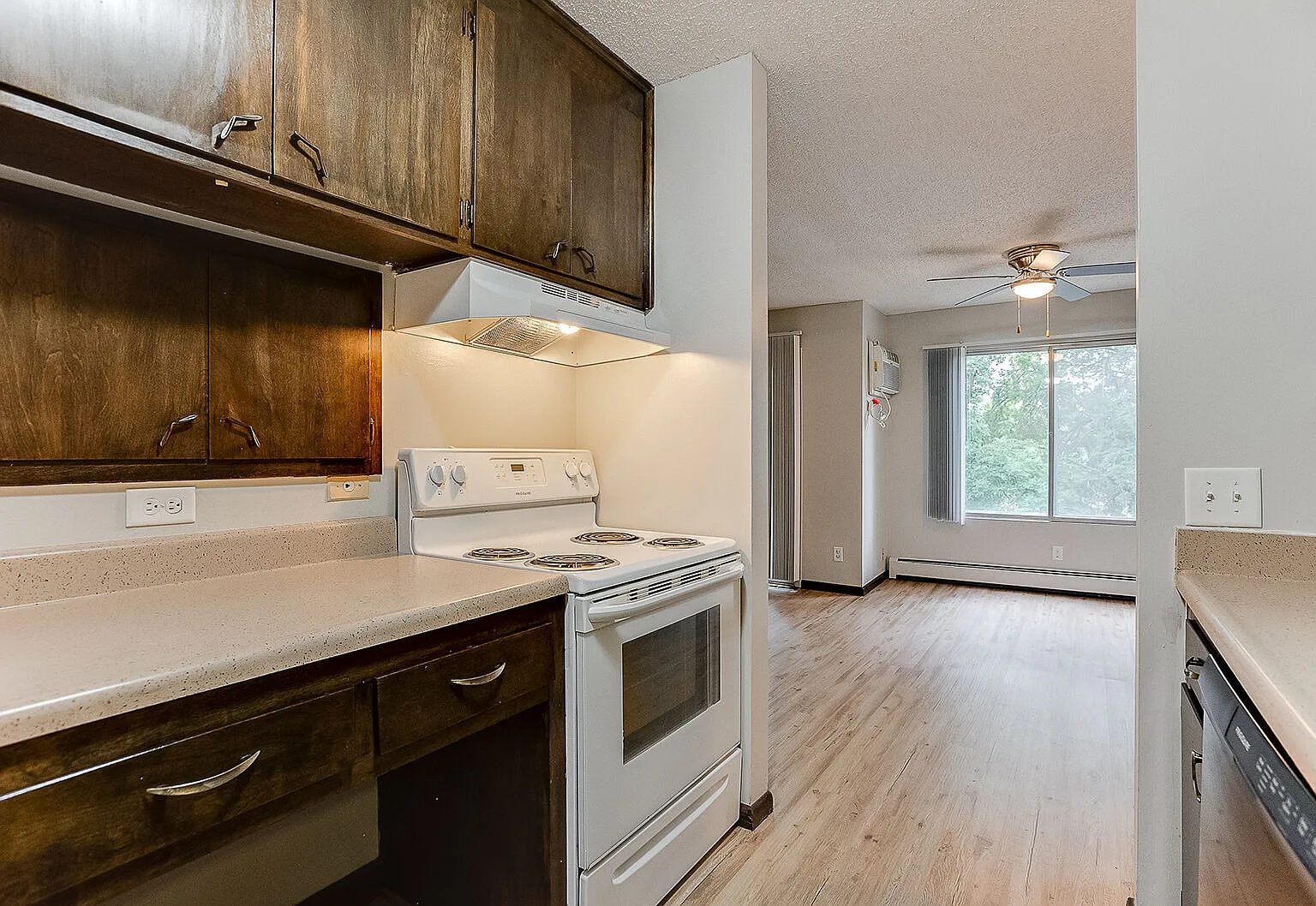 Caravelle Apartments — Photo 1