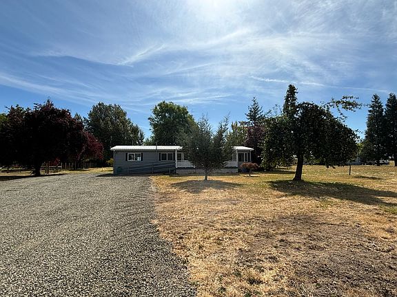 2nd image of 34715 Riverside Dr