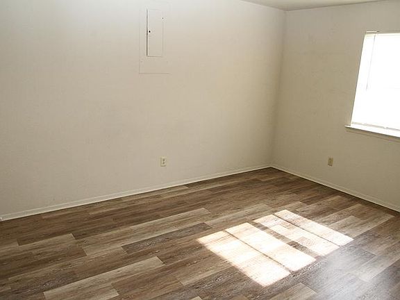5th image of 1912 Pelican Dr N