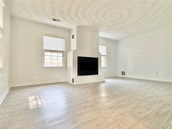 4th image of 416 Hustings Ln Unit F