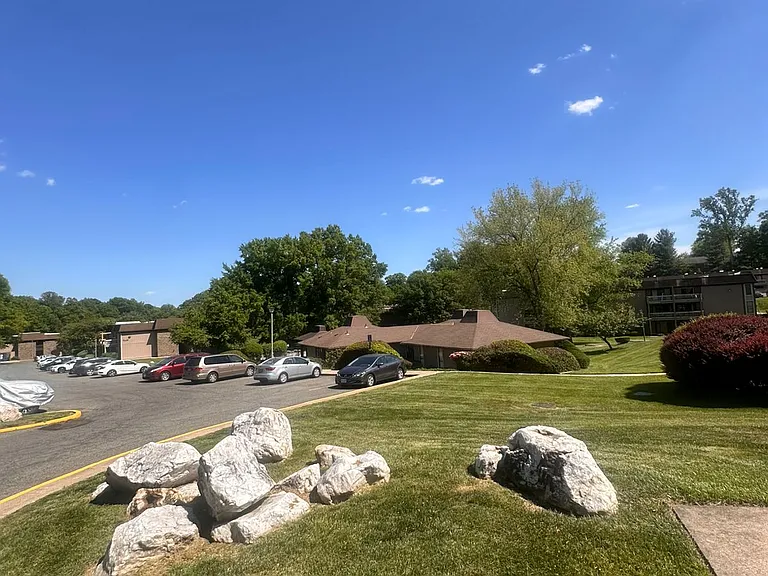 5821 Royal Ridge Dr #E — Photo 8