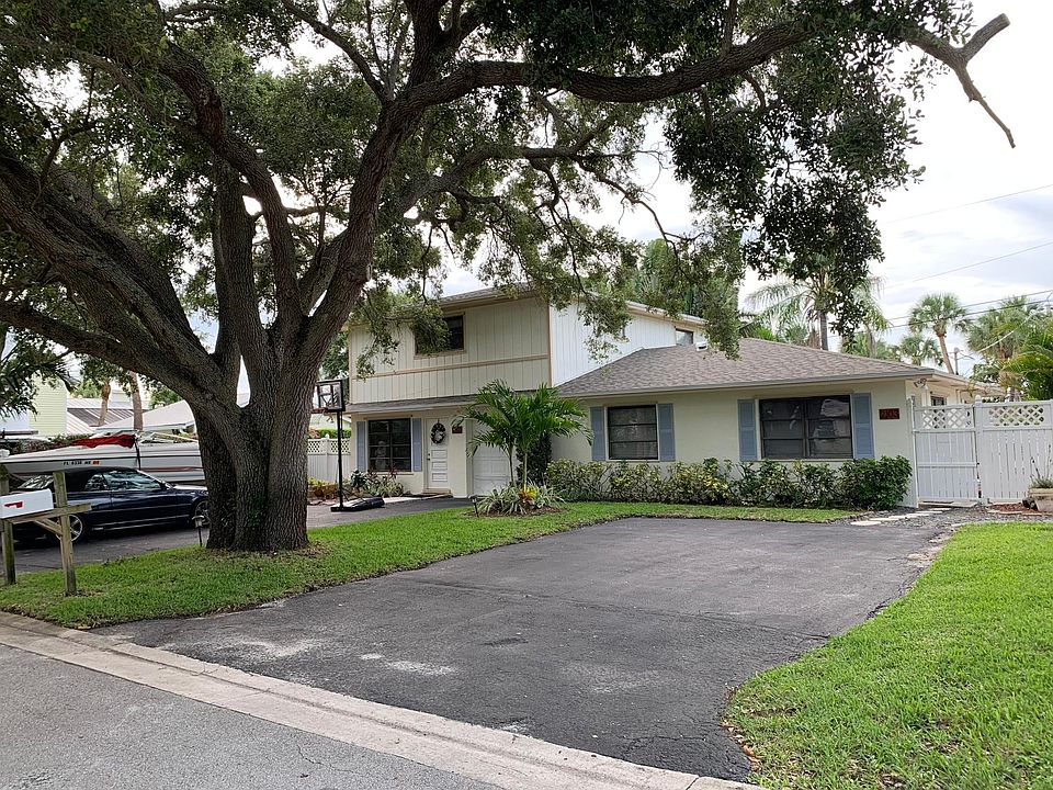 1st image of 2103 N Palm Cir