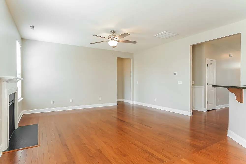 3 bed, 2.5 bath, 2550 sqft, $2,555 — Photo 4